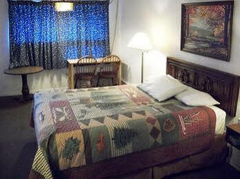 Forest Lake Motel Гранд Рапидс Екстериор снимка